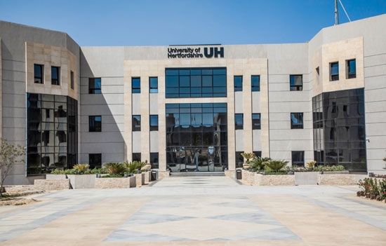 تنسيق الجامعات 2021.. تغيير الحد الأدنى للتقدم في جامعة هارتفوردشير لـ 70% للصيدلة والعلاج الطبيعي