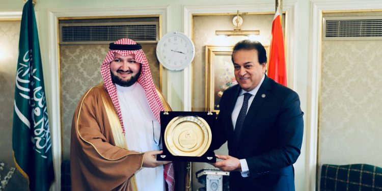 وزير التعليم العالي يستقبل رئيس مجلس أمناء الجامعة العربية المفتوحة لدعم  التعاون