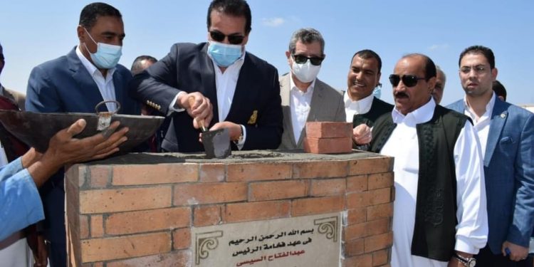 وزير التعليم العالي يتفقد الأعمال الإنشائية بجامعة مطروح الحكومية