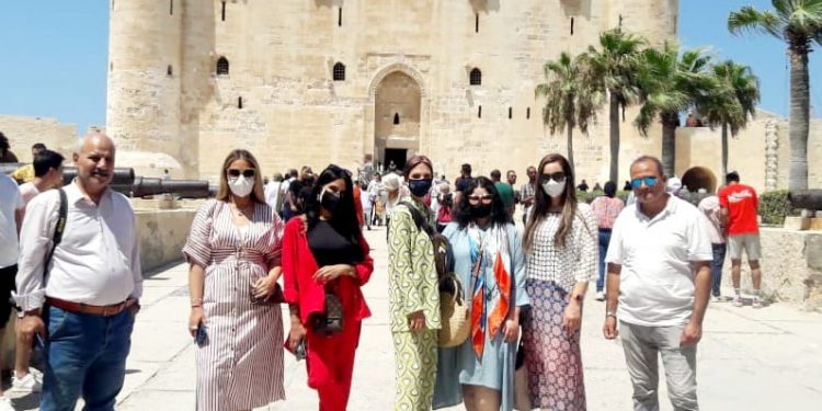 زيارة المؤثرين العرب لقلعة قايتباي بالإسكندرية للترويج للمقصد المصري