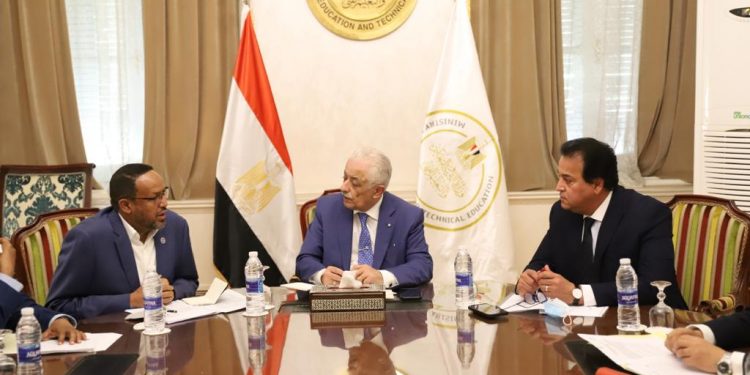 وزيرا التعليم يلتقيان نظيرهما الصومالي لبحث التعاون المشترك