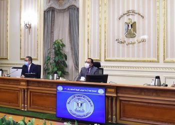 رئيس الوزراء: أولوية لتطعيم العاملين والطلاب فى قطاع التعليم الجامعى وما قبل الجامعي