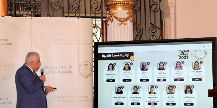 «شوقي»: لا علاقة لقرار عقد الامتحانات ورقيًا بالثانوية العامة