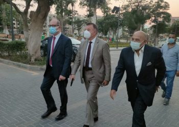 جولة تفقدية لرئيس جامعة عين شمس بكلية الآداب لمتابعة الأعمال الإنشائية 