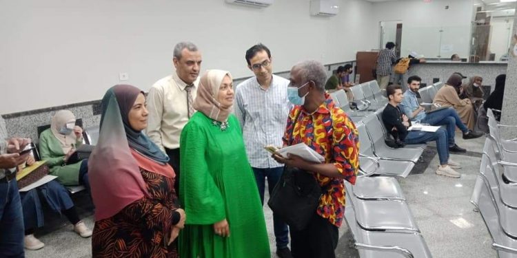 الصعيدي خلال تفقدها خدمة الشباك الواحد للوافدين بالأزهر