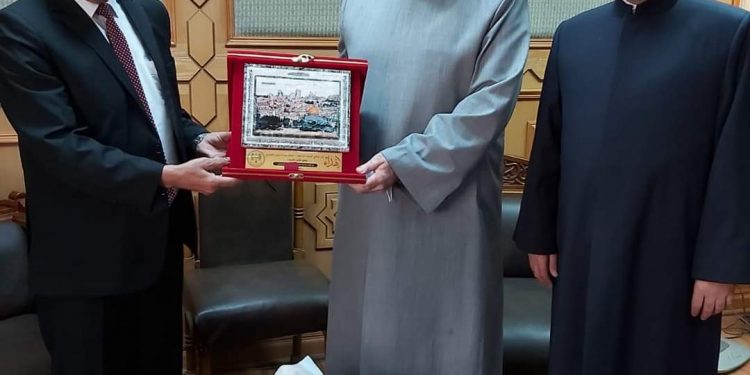 وكيل الأزهر يستقبل عميد المعاهد الأزهرية بفلسطين لبحثِ سبلِ التعاون المشترك