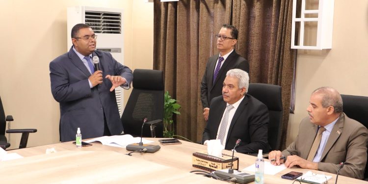 رئيس جامعة الأزهر يطالب مكتب التميز الدولي بدراسة رفع مكافأت النشر العلمي