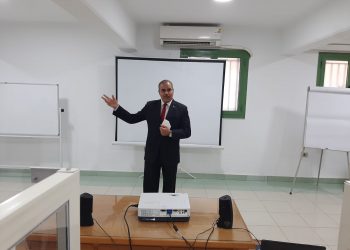 رئيس جامعة الأزهر يتفقد المجموعة التدريبية الثامنة بمركز التدريب والتطوير