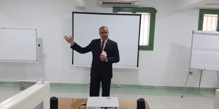 رئيس جامعة الأزهر يتفقد المجموعة التدريبية الثامنة بمركز التدريب والتطوير
