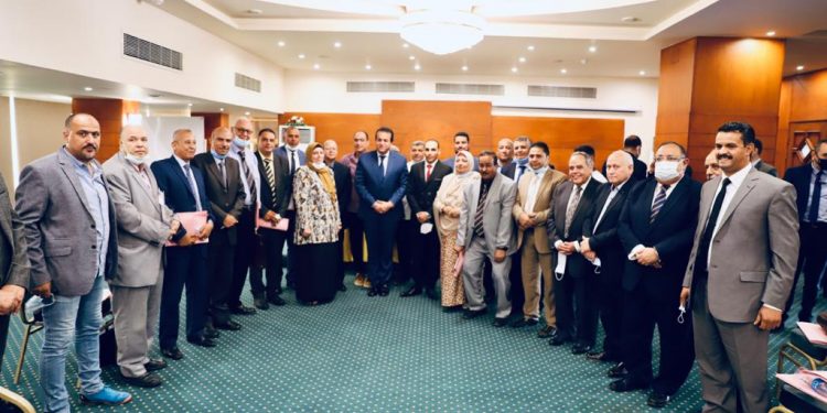 1800 جنيه مكافأة لجميع العاملين من صندوق الإداريين بالجامعات