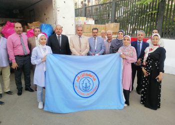 رئيس جامعة الأزهر يتابع تجهيز القافلة الطبية إلى محافظة الفيوم
