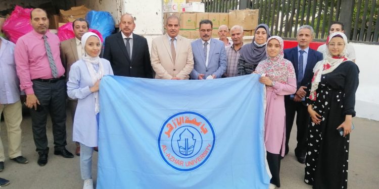 رئيس جامعة الأزهر يتابع تجهيز القافلة الطبية إلى محافظة الفيوم