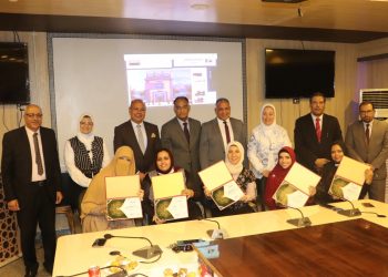 نائب رئيس جامعة الأزهر يشيد بجهود مهندسات المستقبل بالجامعة في تصميم تطوير مدخل كلية طب البنات