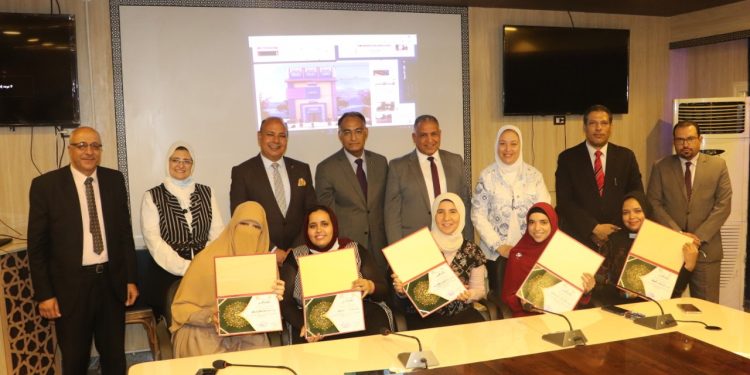 نائب رئيس جامعة الأزهر يشيد بجهود مهندسات المستقبل بالجامعة في تصميم تطوير مدخل كلية طب البنات