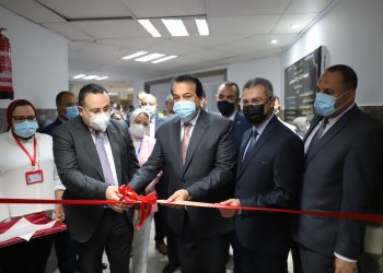 وزير التعليم العالي ورئيس جامعة الإسكندرية يفتتحان وحدة قسطرة القلب وبنك الدم العلاجي بمستشفى سموحة الجامعي بتكلفة 14 مليون جنيه
