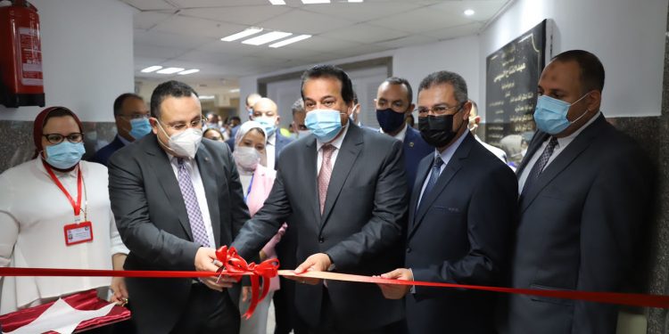 وزير التعليم العالي ورئيس جامعة الإسكندرية يفتتحان وحدة قسطرة القلب وبنك الدم العلاجي بمستشفى سموحة الجامعي بتكلفة 14 مليون جنيه
