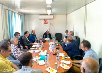 نائب رئيس جامعة الأزهر يجتمع بممثلي شركة الإنتاج الحربي لمتابعة أعمال الإنشاءات بمبنى ٥ و٦ بالمستشفى الجامعي بأسيوط