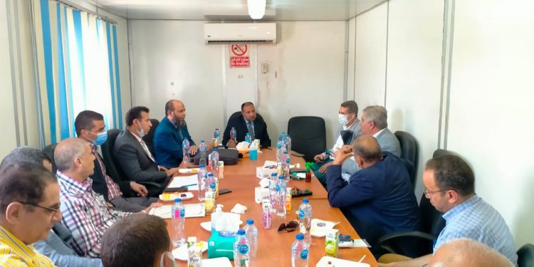 نائب رئيس جامعة الأزهر يجتمع بممثلي شركة الإنتاج الحربي لمتابعة أعمال الإنشاءات بمبنى ٥ و٦ بالمستشفى الجامعي بأسيوط