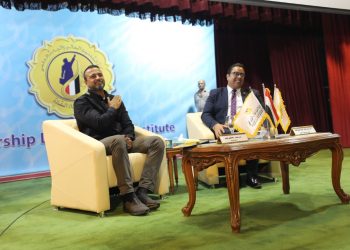 معهد إعداد القادة يستقبل الداعية الإسلامي مصطفى حسني