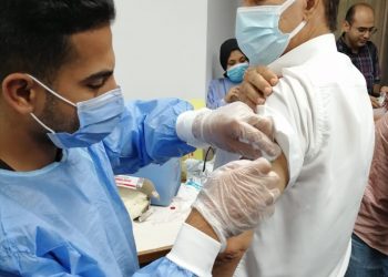 جامعة حلوان تستمر في تطعيم أعضاء هيئة التدريس والعاملين والطلاب ضد فيروس كورونا