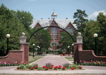 جامعة سانت نوربرت الأمريكية تقدم منحة لطلاب البكالوريوس