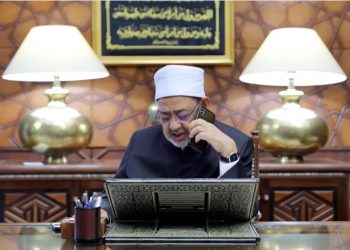 بالفيديو شيخ الأزهر يتحدث مع أوائل الثانوية الأزهرية 2021