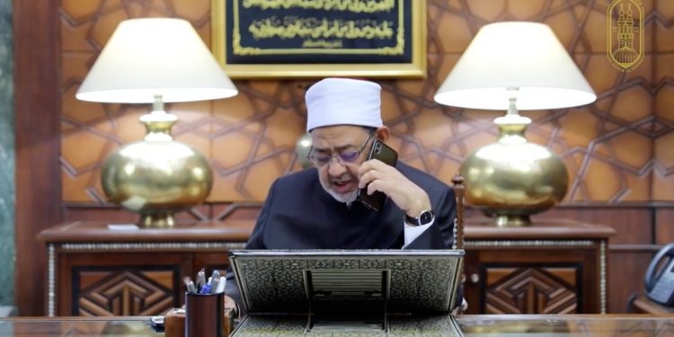 بالفيديو شيخ الأزهر يتحدث مع أوائل الثانوية الأزهرية 2021