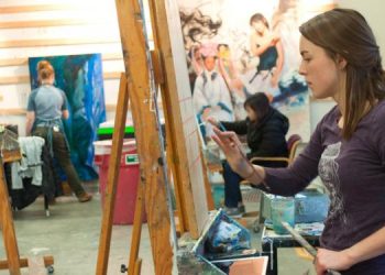 كلية الفنون التطبيقية.. تعرف على أقسامها المختلفة وشروط الالتحاق