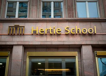 منح الجامعات 2021.. جامعة Hertie الألمانية تقدم فرصة دراسية لطلاب الماجستير