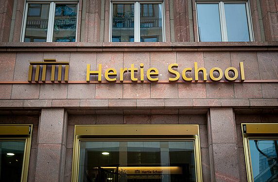 منح الجامعات 2021.. جامعة Hertie الألمانية تقدم فرصة دراسية لطلاب الماجستير
