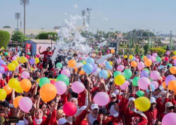 "بالشماريخ والبالونات".. حفلات تخرج طلاب الجامعات دفعة 2021