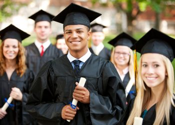 منح الجامعات 2021.. من بينها فرصة زمالة بحثية في إيطاليا