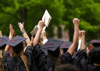 إحدى الطالبات بعد إلغاء قيدها بالجامعات الخاصة:” معرفش حاجة عن شهادة المعادلة”