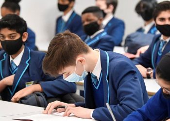 ما بين إلزامية التطعيم واحتمالية عودة التعيلم عن بعد.. مدارس أوروبا تستقبل العام الدراسي الجديد