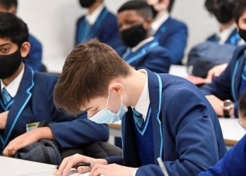 "توزيع جوائز مالية" و "منح دراسية".. تعرف على اجدد أساليب الجامعات لتشجيع الطلاب على أخذ لقاحات كورونا