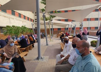 جامعة عين شمس تستقبل الطلاب المتقدمين للإقامة بالمدن الجامعية للتطعيم بلقاح كوفيد – 19
