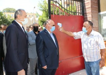 محافظ القاهرة يتابع تلقي العاملين بالقطاع التعليمي للقاح كورونا