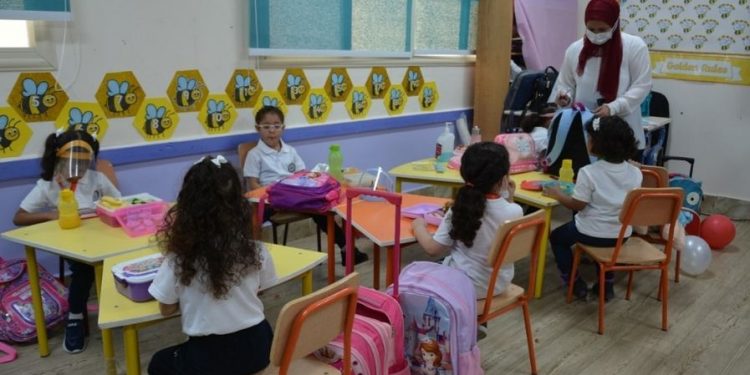 أمهات مصر لأولياء الأمور: احرصوا على المظهر اللائق لأبنائكم داخل المدارس