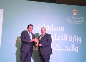 جامعة القاهرة تفوز بالمركز الأول في مسابقتي أفضل جامعة صديقة للبيئة وأفضل تصميم هوية بصرية للعاصمة