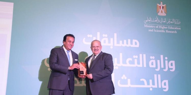 جامعة القاهرة تفوز بالمركز الأول في مسابقتي أفضل جامعة صديقة للبيئة وأفضل تصميم هوية بصرية للعاصمة