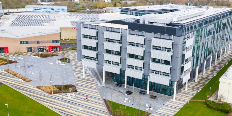 منح الجامعات 2021.. جامعة غرب إنجلترا تقدم فرصة دراسية لطلاب الدكتوراه