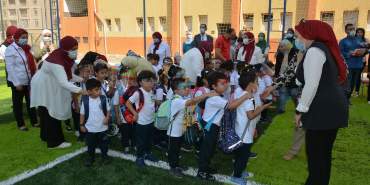 مواعيد العمل بمدارس المرحلة الإعدادية لليوم الكامل والفترتين