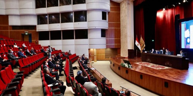 المجلس الأعلى للجامعات يؤكد ربط وجود الطلاب بالحرم الجامعي بحصولهم على التطعيم