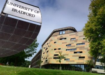منح الجامعات 2021.. جامعة برادفورد تقدم منحة لطلاب البكالوريوس