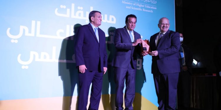 وزارة التعليم العالي تكرم الفائزين بمسابقات الجامعات المصرية