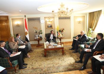 التعليم العالي تبحث زيادة المنح الدراسية للطلاب العراقيين في الجامعات المصرية