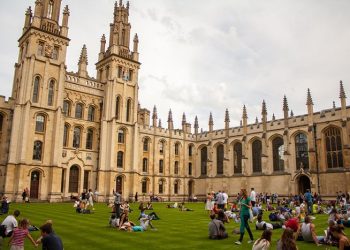 منح الجامعات 2021.. المدرسة العليا للاقتصاد في روسيا تقدم فرصة لطلاب البكالوريوس