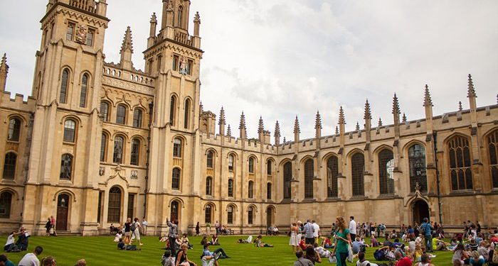 منح الجامعات 2021.. المدرسة العليا للاقتصاد في روسيا تقدم فرصة لطلاب البكالوريوس