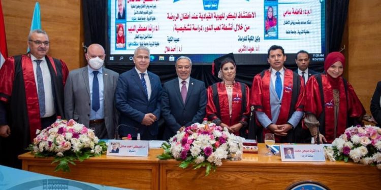 وزير الشباب والرياضة يناقش رسالة ماجستير بجامعة طنطا