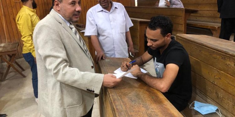 نائب رئيس جامعة الأزهر يتفقد امتحانات التصفية بالكليات الشرعية بأسيوط